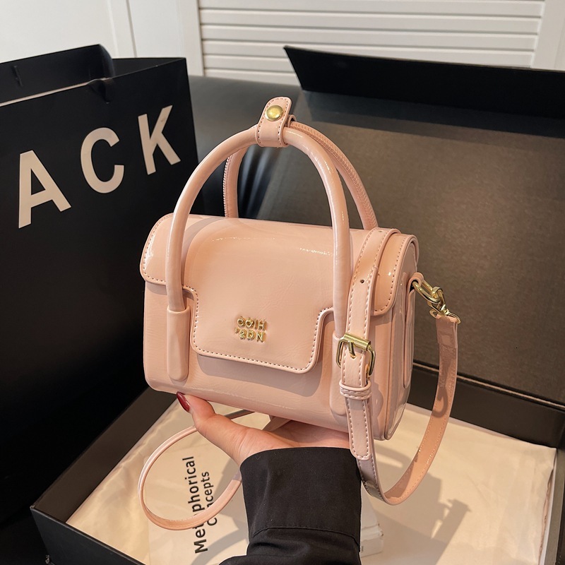 This year's popular hand-held small square women's 2025 summer new simple shoulder commuting crossbody bag