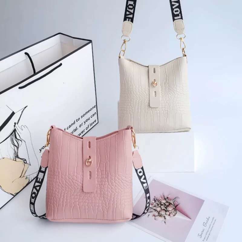 New Fashion Crocodile Crossbody Printed Ribbon Shoulder Strap Bucket High Capacity Women's Bag