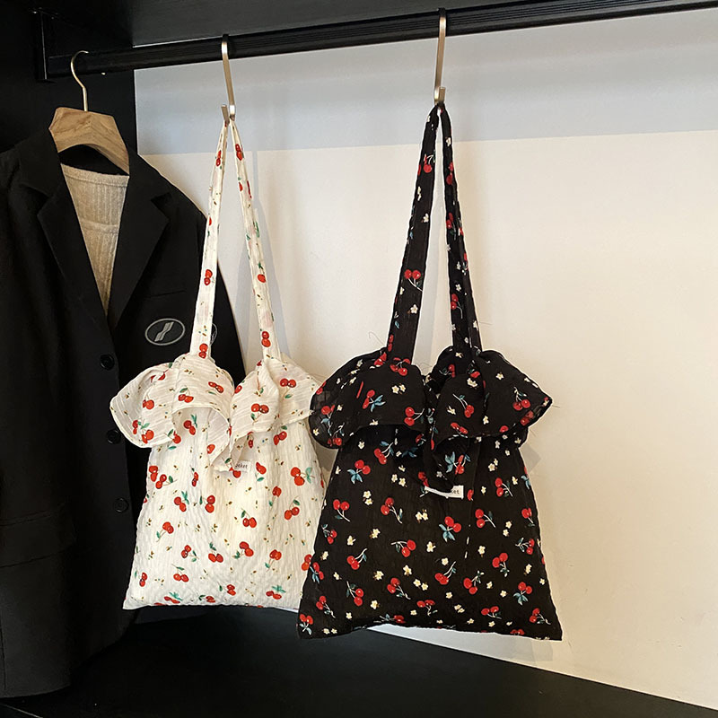 Spring summer new mesh cherry floral large capacity shoulder fairy wind and snow spinning lotus leaf edge hand-held tote bag