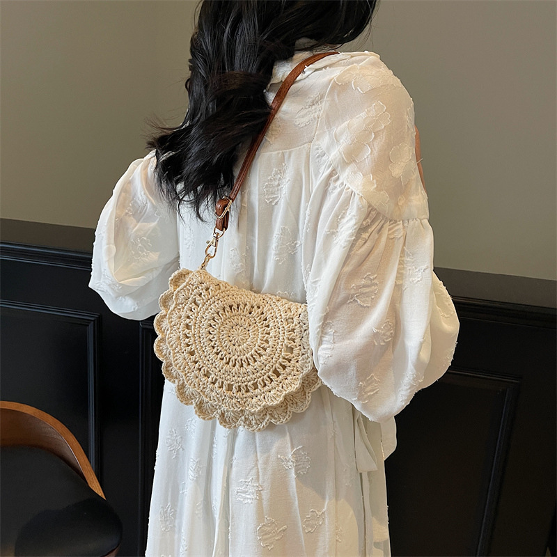 New lace round crossbody cotton with hollowed out single shoulder grass woven beach bag, cute and versatile women's bag