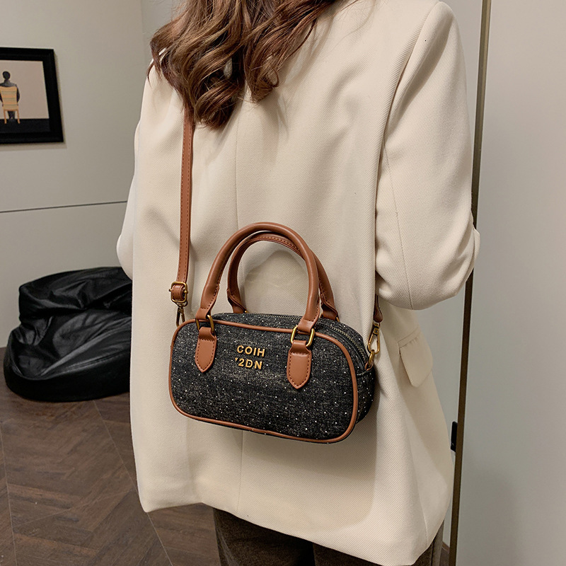 Women's 2025 New Edition, Small Unique Handheld Pillow Bag, Fashionable and Versatile, Single Cross Shoulder Bag