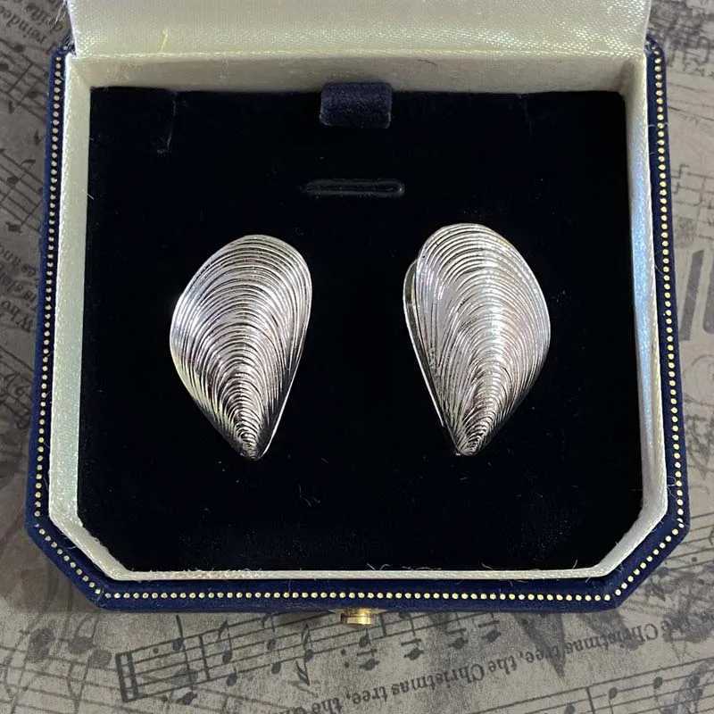 Vintage Metal Shell Stud Earrings for Women Punk Silver Color Texture Geometric Irregular Ear Buckle Jewelry Party Gift Y250510
