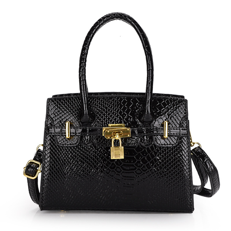 Designer Pack New Snake Patterned Women S High End Single Shoulder Handbag Commuting Crossbody Bag Free Shipping