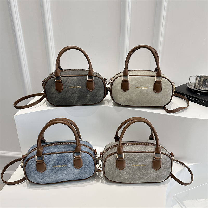 Fashion contrasting hand-held small square women's 2025 summer new item light luxury western-style shoulder commuting crossbody bag