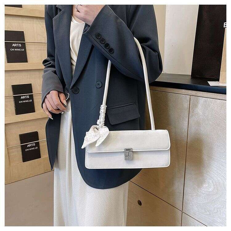 Advanced and stylish silver for women 2025 new French versatile single shoulder armpit bag fashionable hand-held stick bag