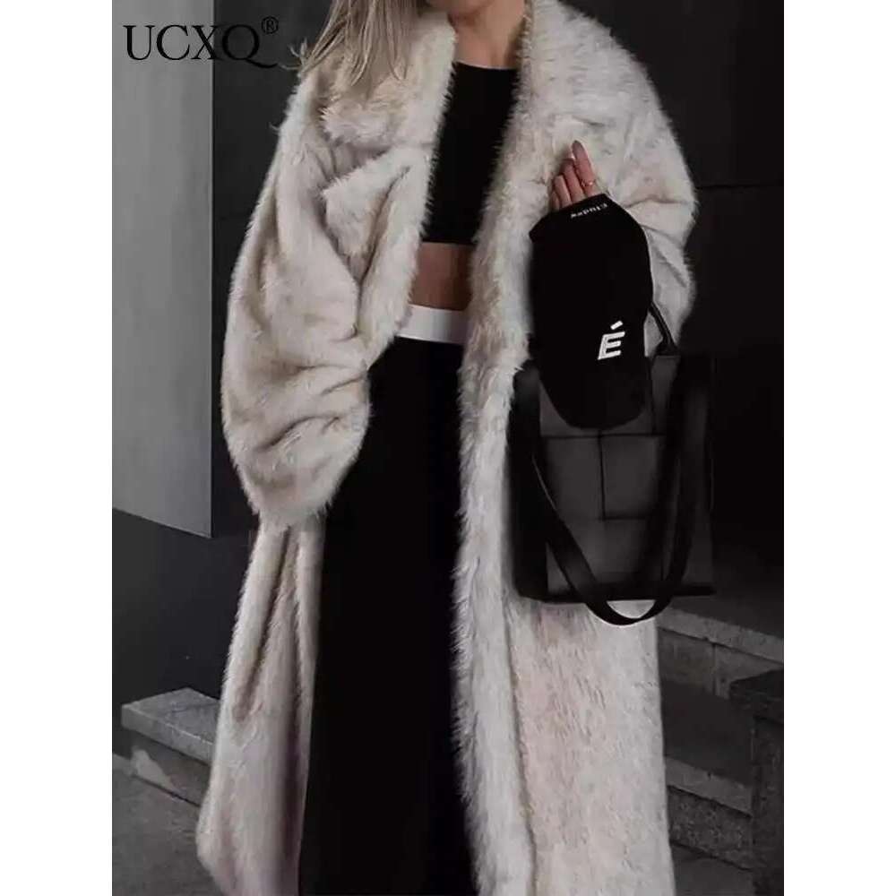 UCXQ Tide Faux Fur Coat European Style Street All Match Lapel Temperament Elegant Long Outerwear Women 2025 Autumn Winter 3C2587 Designer