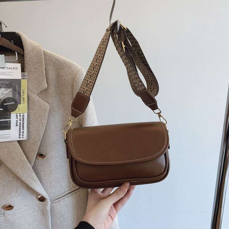 High end fashion women's casual versatile crossbody bag 2025 new Korean version simple single shoulder small square bag