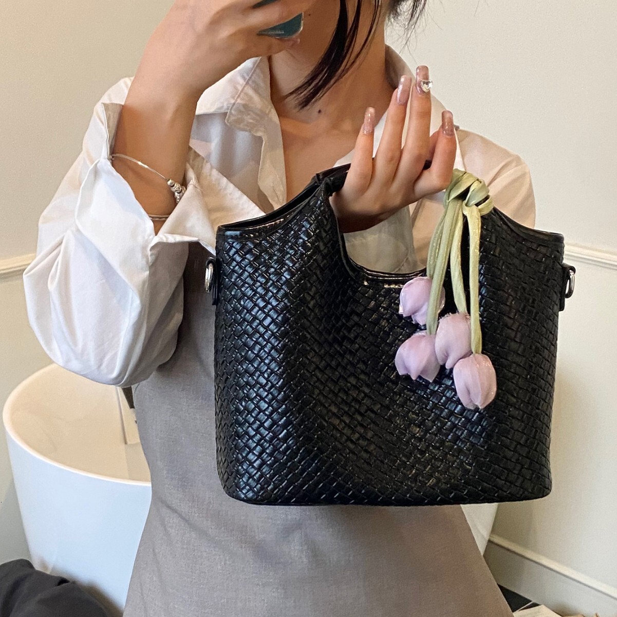 Weaving women's vegetable basket bag, 2025 new style, stylish texture, large capacity bucket bag