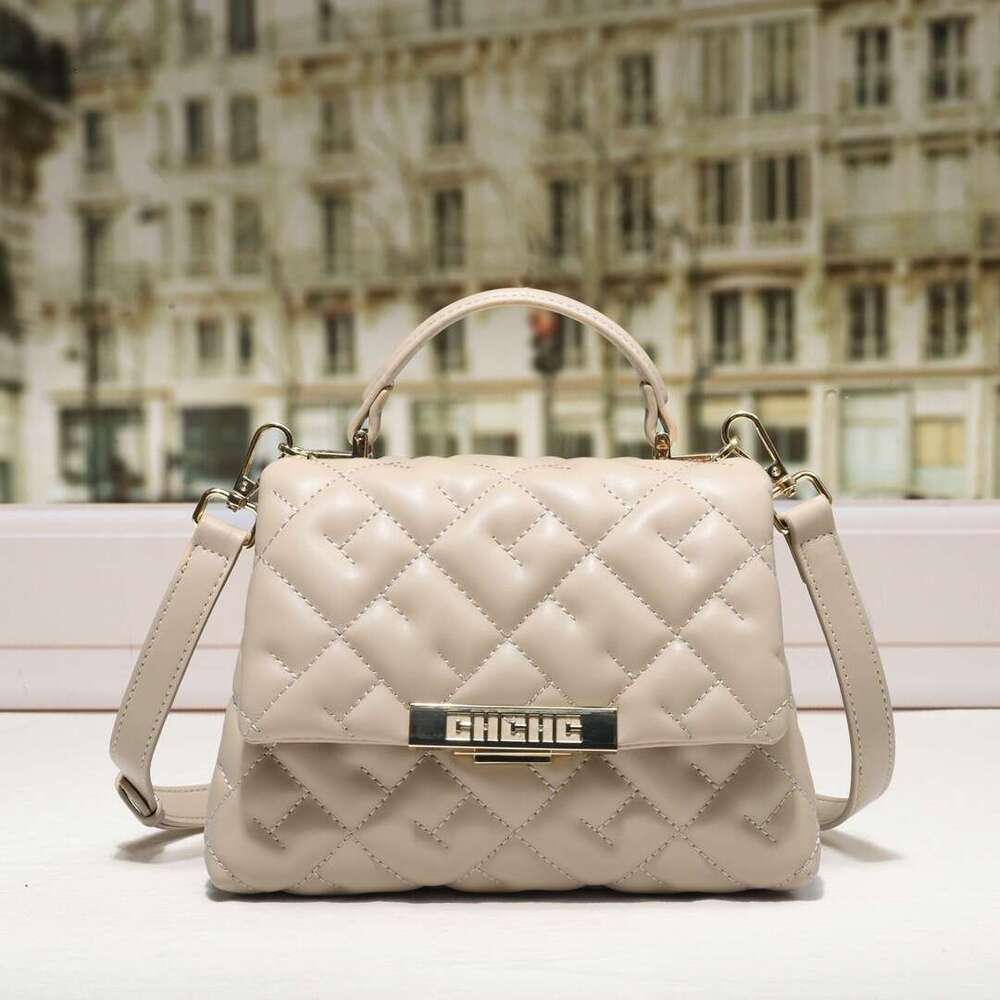 CHHC premium shoulder with real texture, fashionable and trendy handbag, versatile crossbody bag for daily commuting
