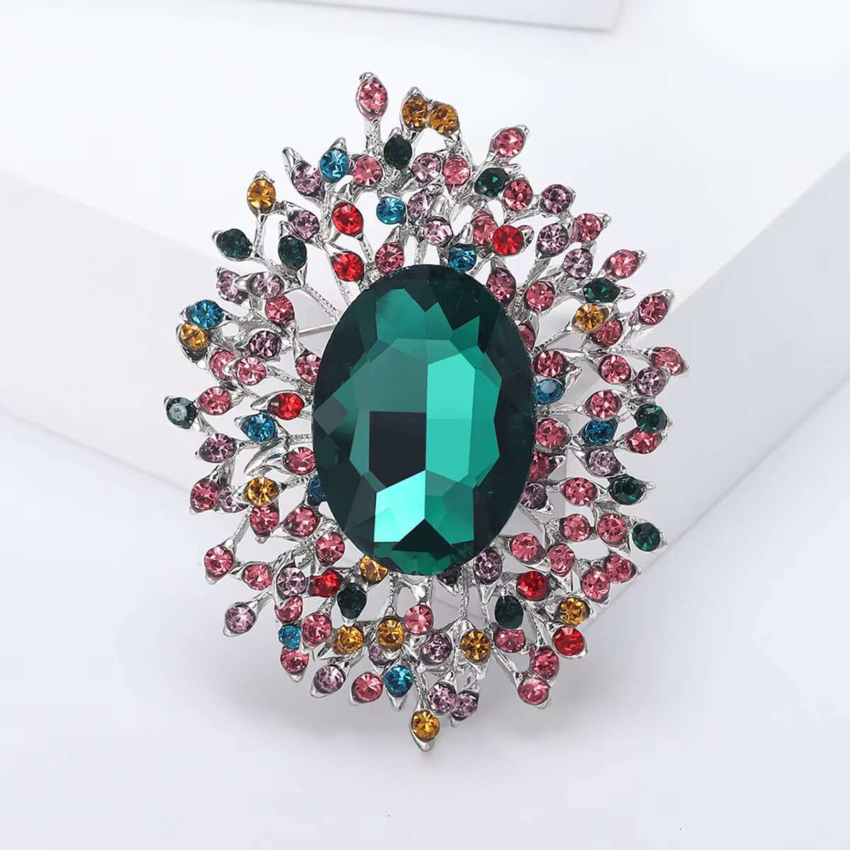 Hot Sale Fashion Diamond Rhinestone Flower Brooches for Women Large Round Classic Brooch Pin Vintage Elegant Accessory