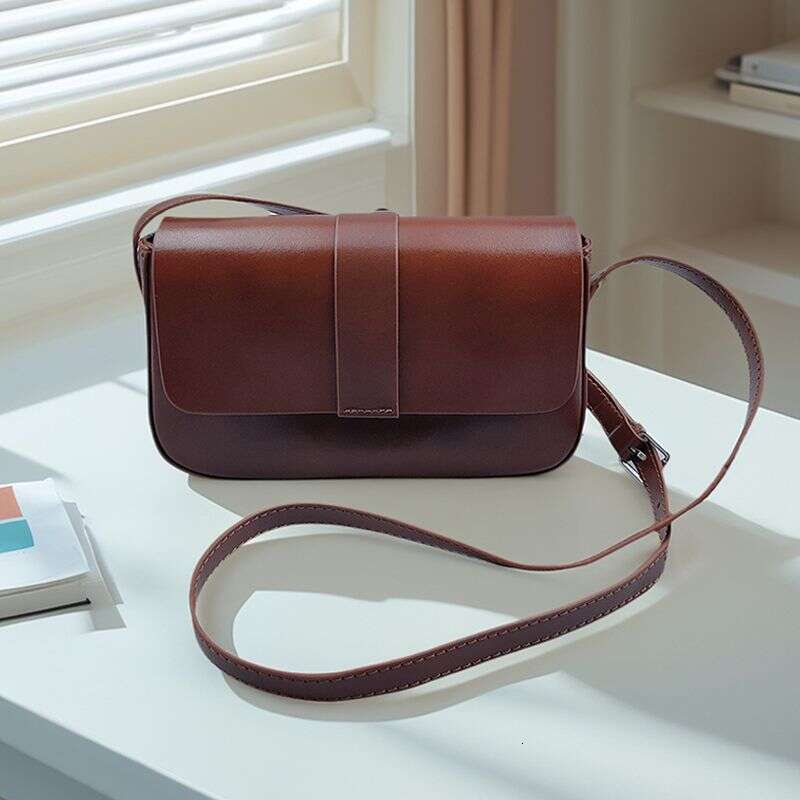 2025 new vegetable tanned genuine leather women's bag this year's solid color simple and fashionable single shoulder crossbody small square 