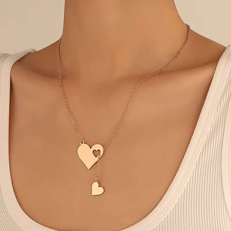 Simple Love Necklace for Women, Fashionable, Personalized, Creative, Hollow Heart shaped Crescent Pendant Necklace, Star Clavicle