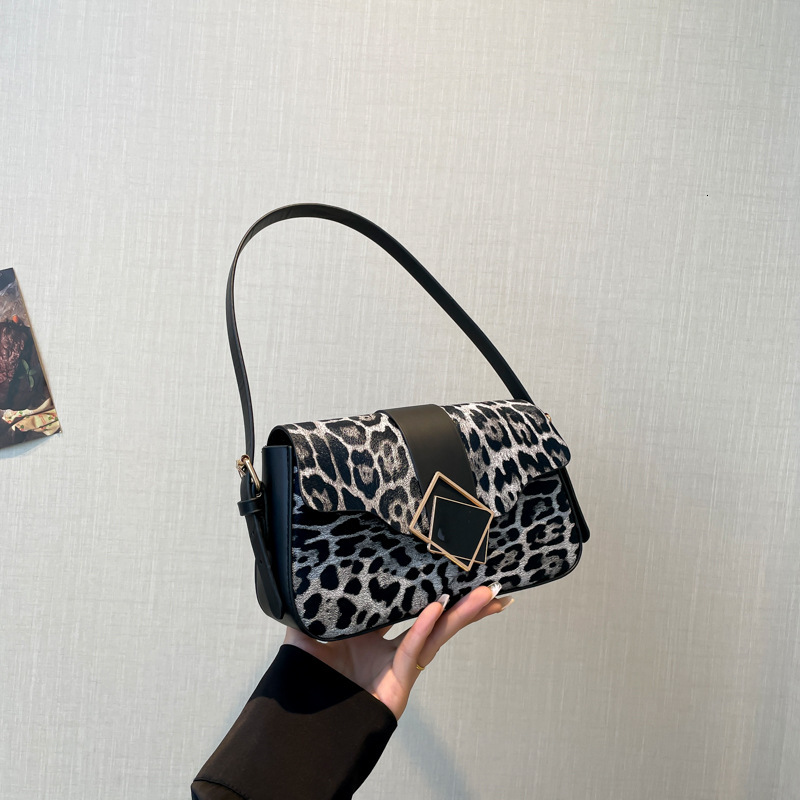 High Quality New Free Designer Bag Korean Version Fashionable Niche Single Shoulder Sloping Body 2025 New Fashionable Leopard Print Underarm Small Squ