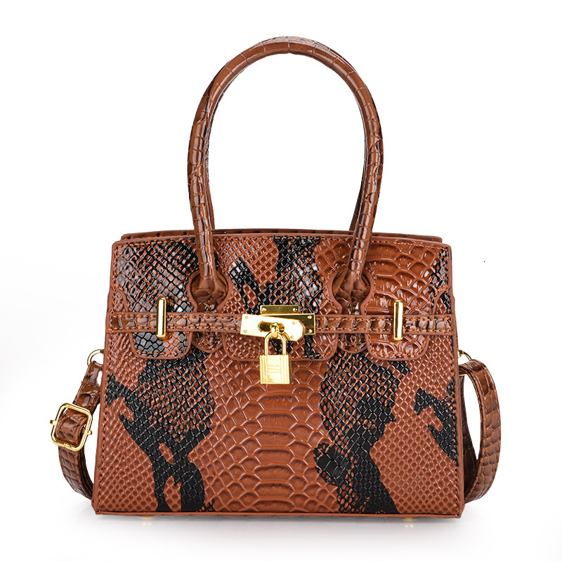 Designer Pack New Snake Patterned Women S High End Single Shoulder Handbag Commuting Crossbody Bag Free Shipping