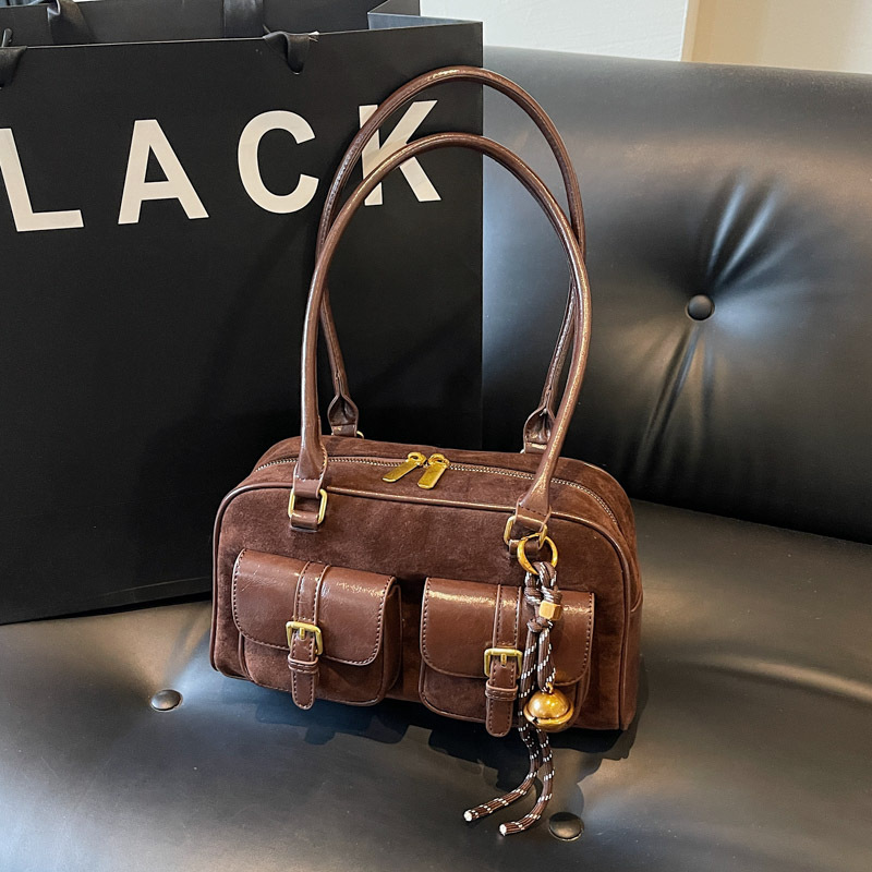 Small niche design, simple one shoulder hand-held commuting bag, women's 2025 autumn and winter new high-end bowling bag