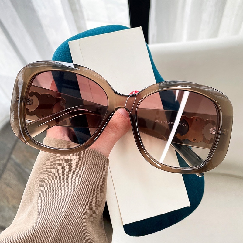 Designer Sunglasses For Women Classics Letter Luxury Eyeglass Framed Black Fashion Drive Beach Shading Men Protection Glasses Polarize Mens Sunglasses Eyewear