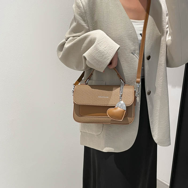 Fashion hand-held small square women's 2025 summer new style light luxury western-style shoulder commuting versatile crossbody bag