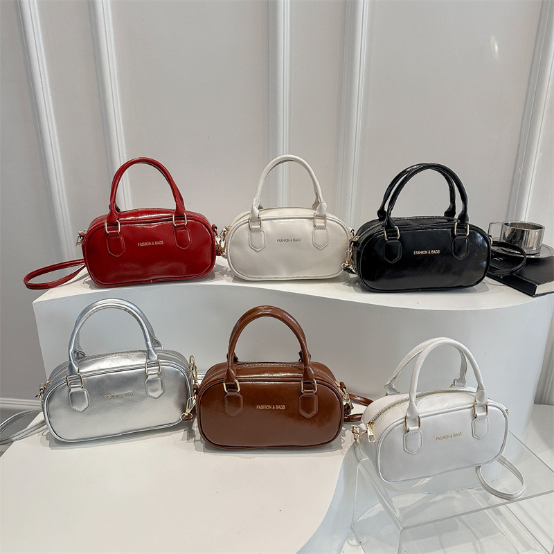 High end hand-held pillow women's 2025 summer new light luxury versatile shoulder internet famous trendy crossbody bag