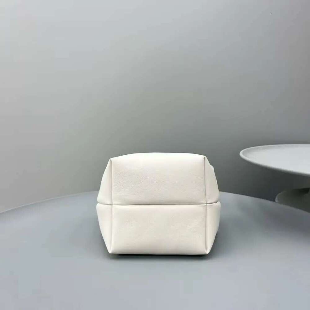 High quality real leatehr handbag Soft genuine leather women Minimalist design Lunch box bag