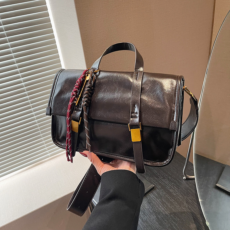 2025 new high-end handbag, large capacity bag, women's commuting single shoulder crossbody bag