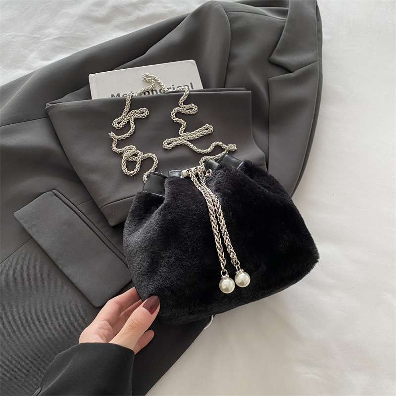 Designer Bag Luxury Bag Free Delivery Designer Bag Niche Fashion Winter For Women 2025 New Personalized Trendy Bucket Beautiful Crossbody Casual Bag