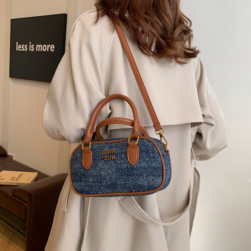 Women's 2025 New Edition, Small Unique Handheld Pillow Bag, Fashionable and Versatile, Single Cross Shoulder Bag