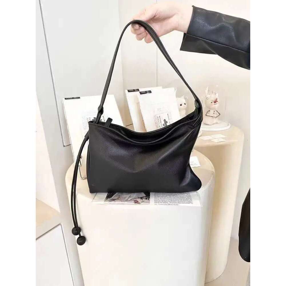 Sheepskin armpit for women's European station 2025 new simple and casual shoulder bag, soft leather crossbody bag trend