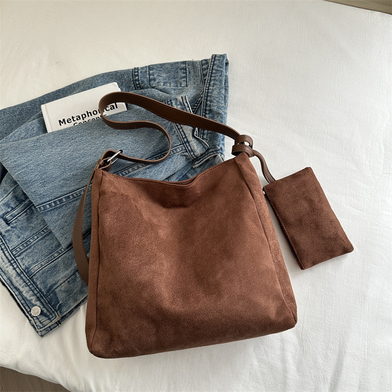 Style Free Delivery Designer Bag Korean 2025 Winter New Large Capacity Commuter Single Shoulder Bucket Simple Mother And Child Fashion Tote Bag