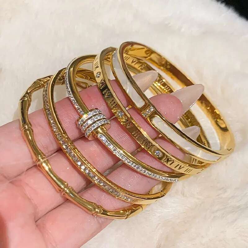 1Pc Titanium Gold Bracelet, Fashionable Classic Style, Stainless Steel Bracelet,Inlaid With Zircon,For Womens Daily Wear