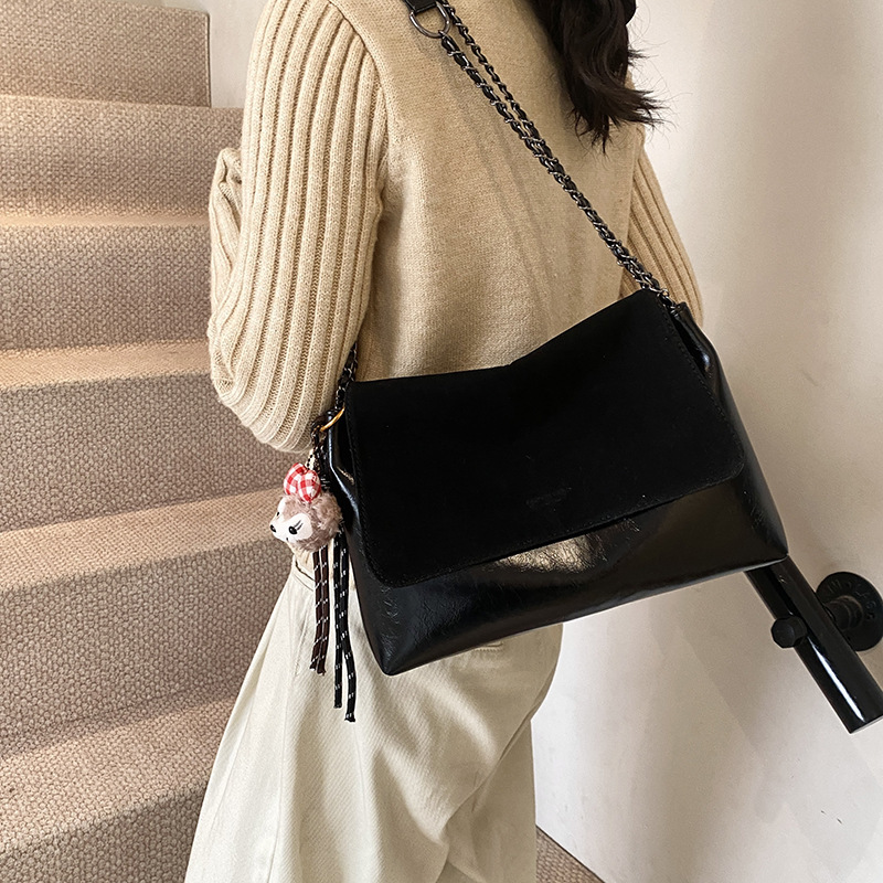 Autumn and winter popular oil wax leather large for women 2025 new matte tote bag, high-end chain crossbody bag