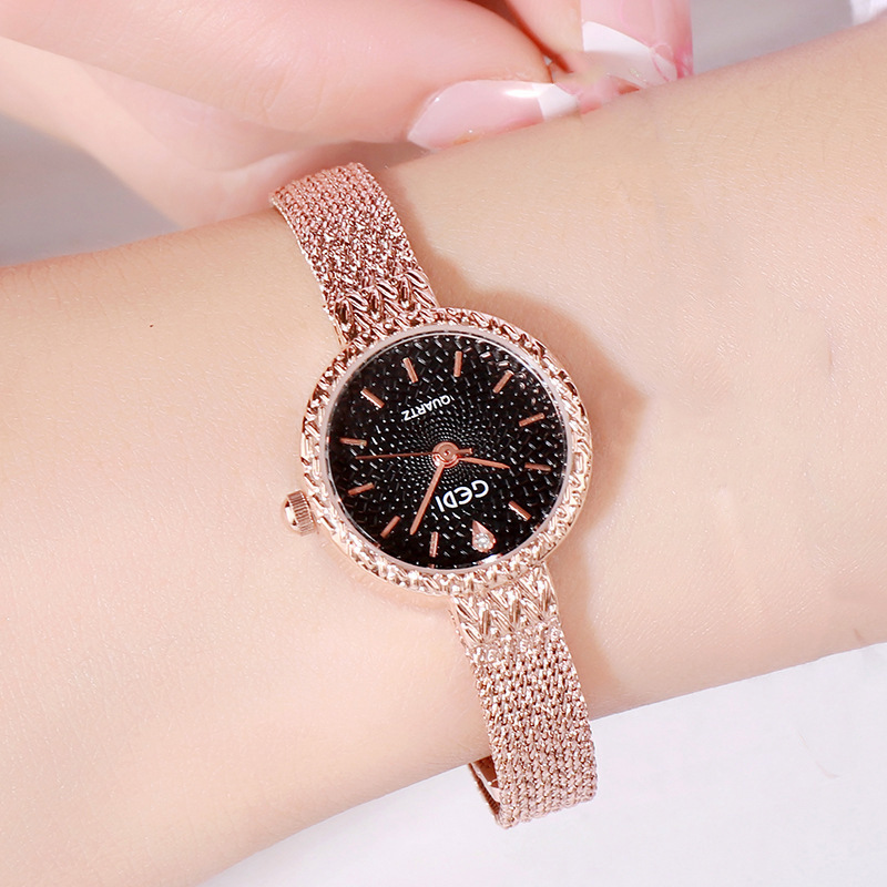 The GEDI Sen-style retro alloy strap women's watch is a dazzling and multi-colored wristwatch with a fashionable and artistic school style X24110