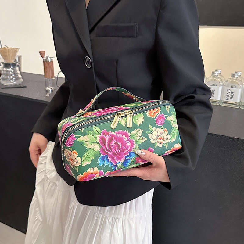 New Portable Internet Celebrity Northeast Dahua Ethnic Style Celebration Large Capacity Makeup Storage Bag, Toilet Bag B5