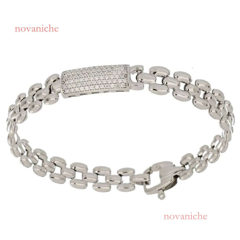 Made in Italy, this luxurious sterling sier bracelet comes with a paving straight bar, elegant and designed for any ocn