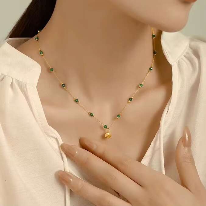Fashionable women's jewelry gold-plated fashionable stainless steel shell pendant necklace