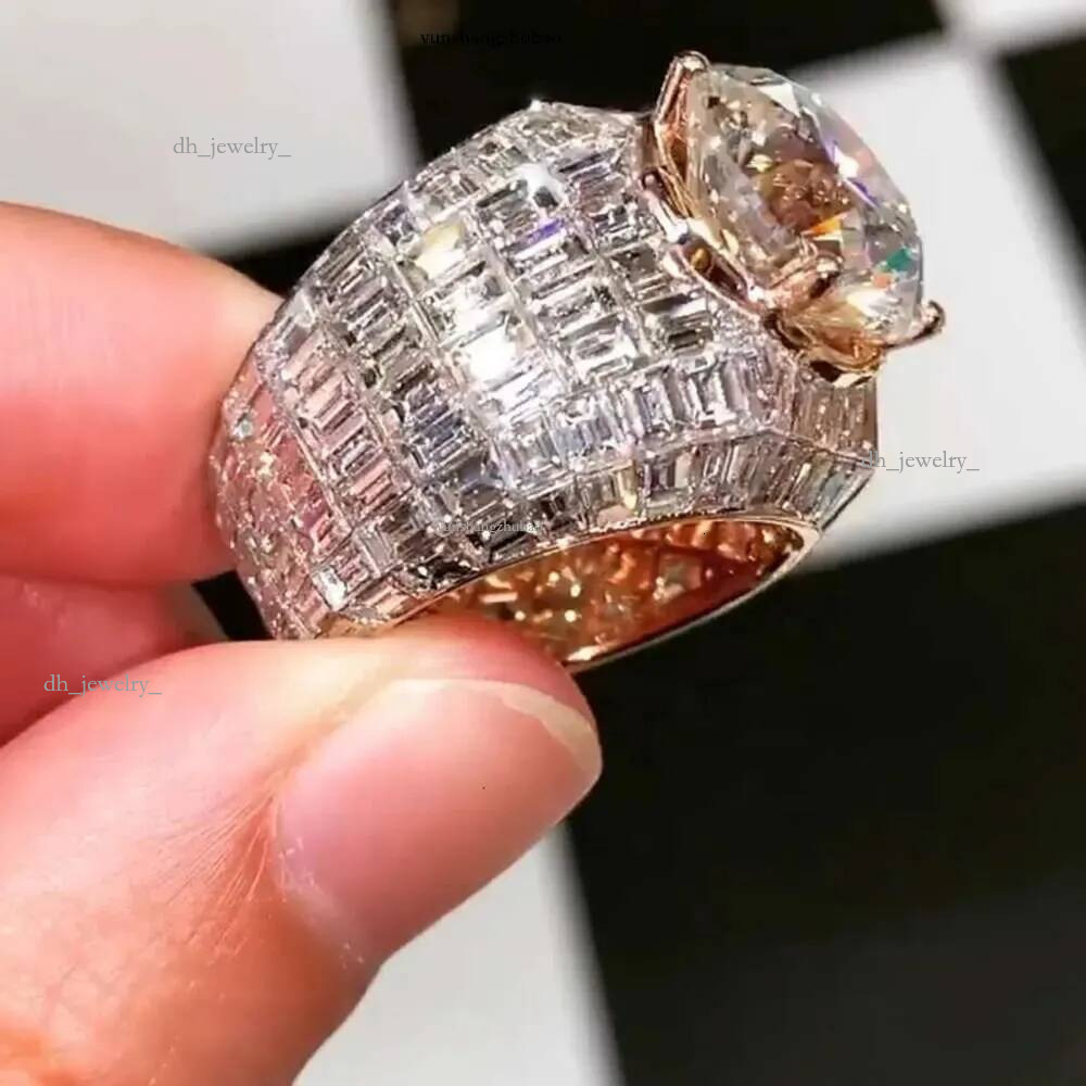 Custom 10k Solid Invisible Setting Mens Hip Hop Iced Out d Color Emerald Baguette Cut Vvs Moissanite Ring for Men