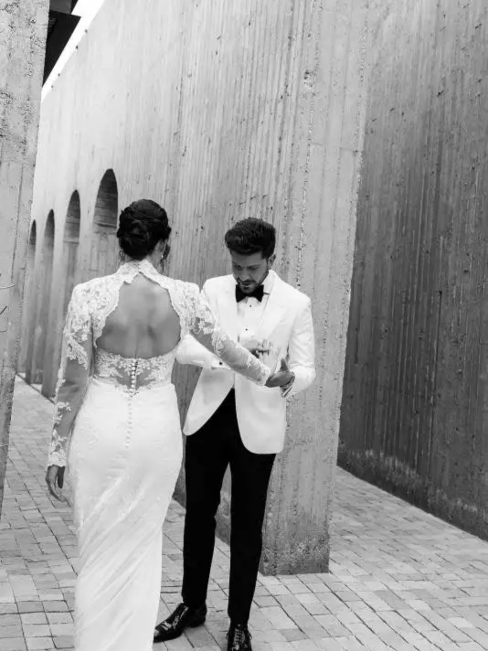 Designer White Bride Wrap Appliques Lace O Neck Elegant Bridal Jacket Sexy Backless Wedding Accessories Customized