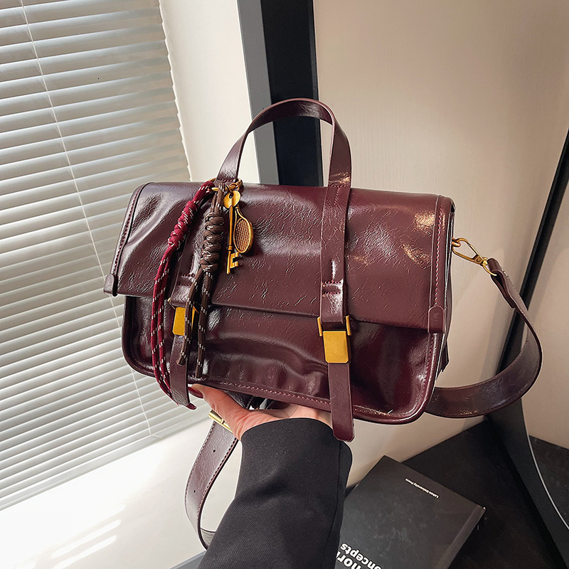 2025 new high-end handbag, large capacity bag, women's commuting single shoulder crossbody bag