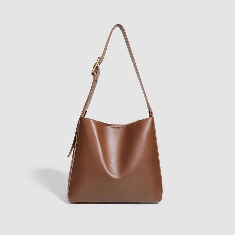 New retro high-end hand-held bucket with soft leather, large capacity, simple single shoulder crossbody bag