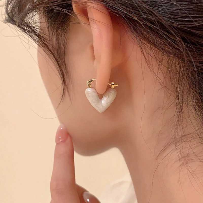 2023 Trendy Heart Stud Earrings For Women Korean Elegant Light Luxury Love Dangle Earring Fashion Simple Drop Jewelry Girls Gift Y250510