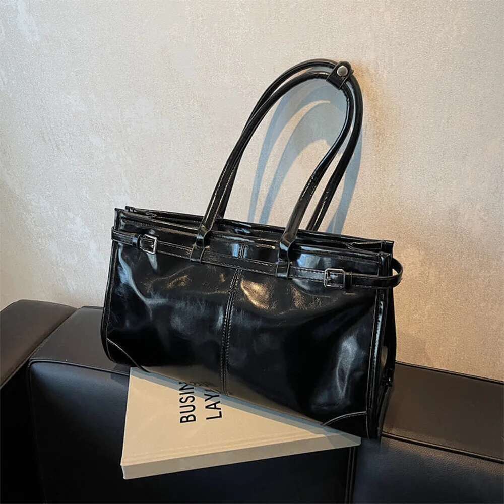 Hot Selling Women's Vintage PU Leather Fashion Shoulder High-End Solid Tote Bags Elegant Ladies Handbag Zip Underarm Bag