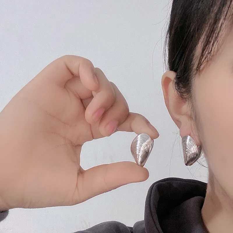 Vintage Metal Shell Stud Earrings for Women Punk Silver Color Texture Geometric Irregular Ear Buckle Jewelry Party Gift Y250510
