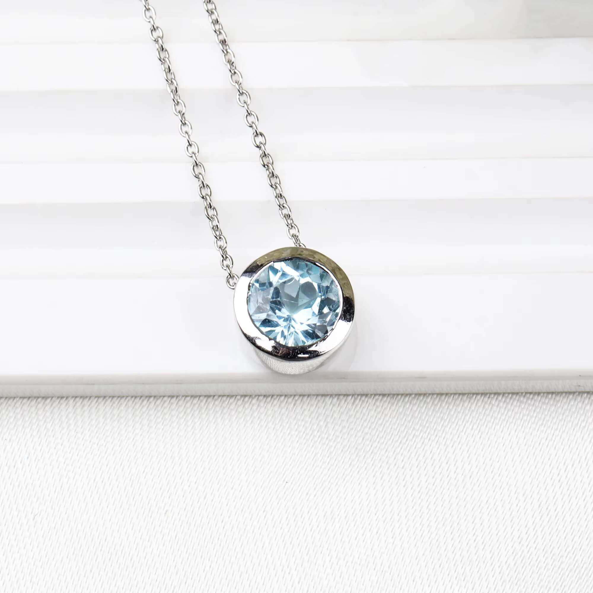 Handmade pure sier light pendant for women's blue yellow jade jewelry necklace price