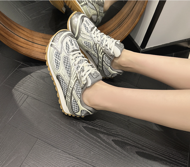 2025 pretty retro Style Men's Thick Soled beautiful Sports sneakers Men Breathable Casual Sier Lace Up Shoes 888
