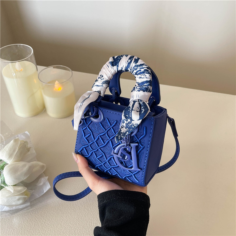 Free Shipping Chinese-Style Embroidered Lady Diana Shoulder Bag - Designer Light Luxury Tote Handbag for Women, Versatile Crossbody & Casual Chic