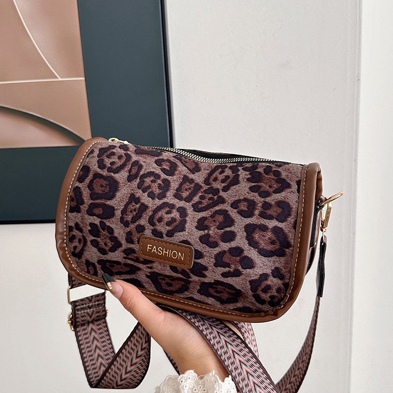 Free Delivery Designer Bag Bag For Women 2025 New Solid Color Texture Single Shoulder Pillow Niche And Versatile Crossbody Winter Small Square Luxury 
