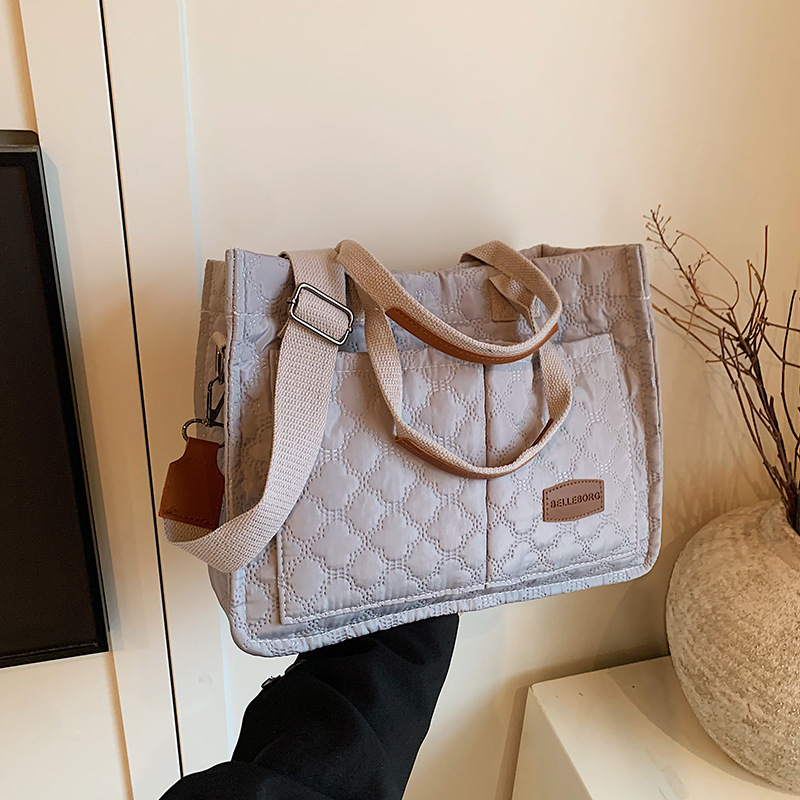Women's new large capacity nylon commuting fashionable simple tote bag for women
