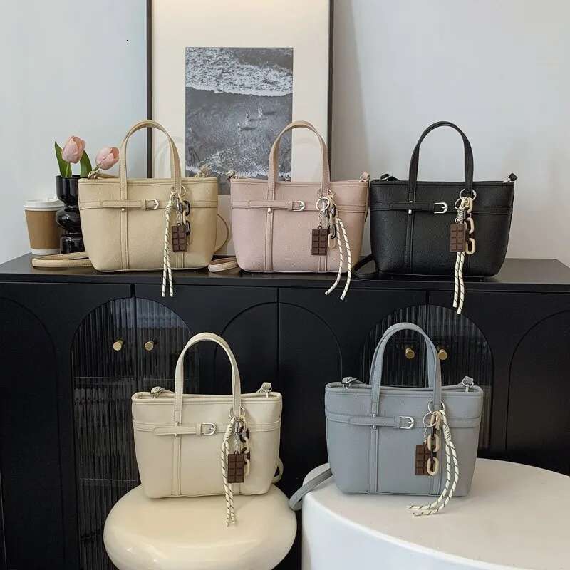 Elegant Retro Clutch Bag Designer Leather Crossbody Purse With Letter Women's Party Night Solid Color Accessory