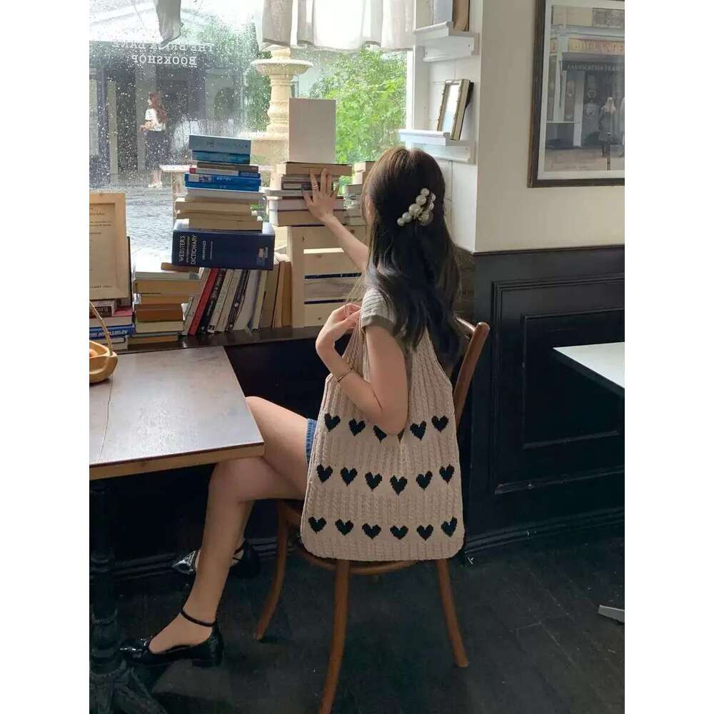 Designer Bag 2025 New Knitted Heart-Shaped Tote Fresh, Simple And Fashionable Woven Bag, Personalized Single-Shoulder Bag Luxury Bag