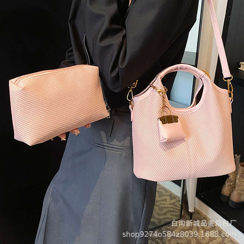 New leopard print tote fashionable and versatile handbag, one shoulder crossbody bucket, bag, high-end feeling, women's baozi mother bag