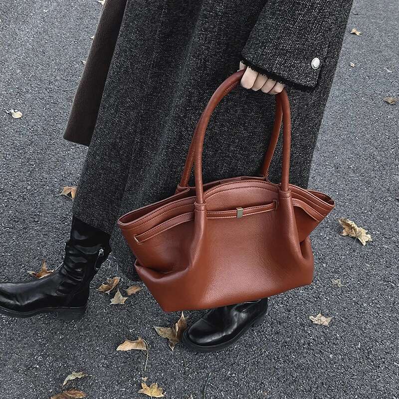 Tote Bag Women With A High-End Feel, Unique Design, Large Capacity, Retro Style For Commuting And Carrying.